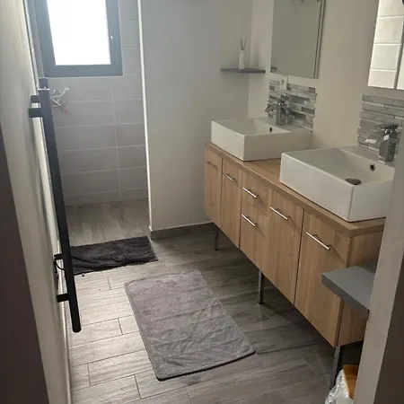 Privee A 10 Min Du Circuit Privat bolig *