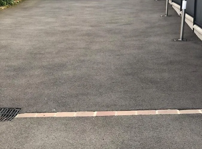 Privee A 10 Min Du Circuit 民宿